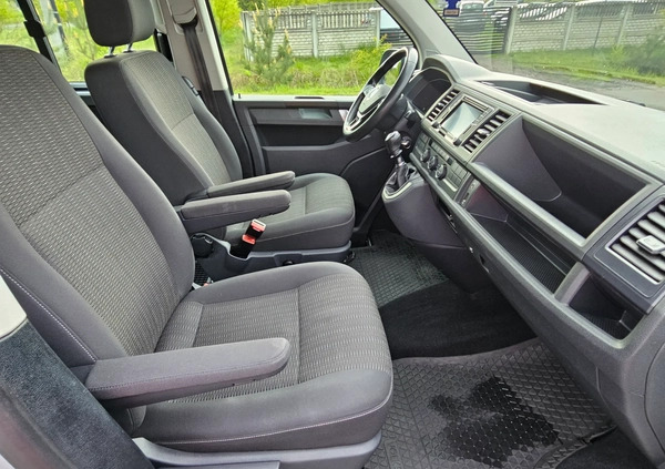 Volkswagen Caravelle cena 132717 przebieg: 180000, rok produkcji 2015 z Tarczyn małe 211